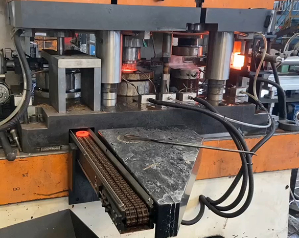 軸承鍛造機(jī)械手，多工位鍛造機(jī)械手，自動(dòng)鍛造軸承套圈，步進(jìn)梁鍛造機(jī)械手，熱鍛機(jī)械手，鍛壓機(jī)械手